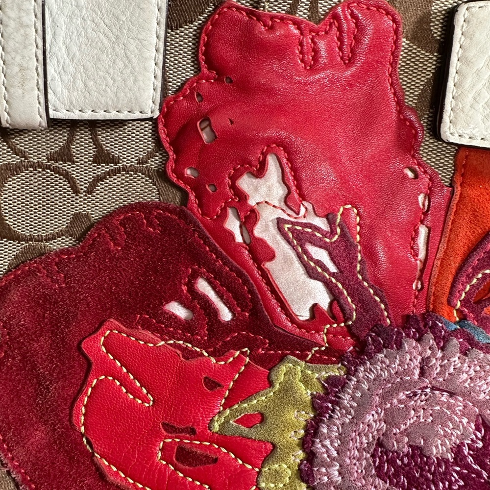 2 piece Beautiful Rare Vintage Coach Soho Poppy’s for peace with wristlet - Picture 8 of 9